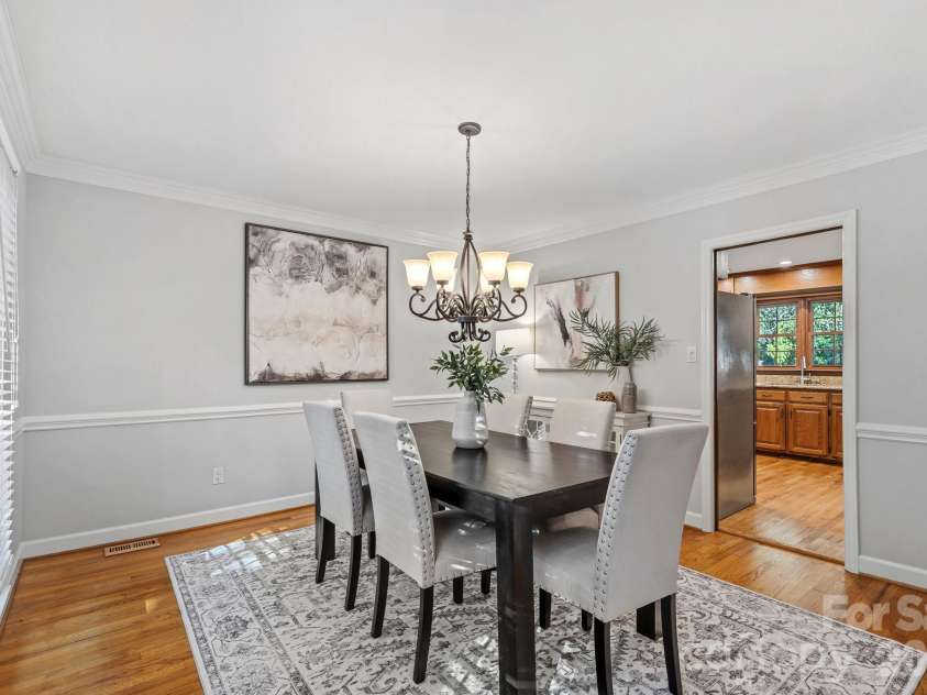 2716 Oldenway Drive, Charlotte, NC 28269.  MLS# CAR4433195, YatesRealty ID 57275. 