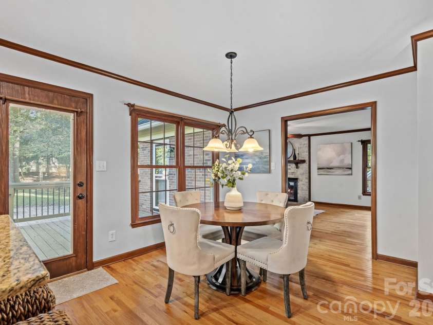 2716 Oldenway Drive, Charlotte, NC 28269.  MLS# CAR4433195, YatesRealty ID 57275. 