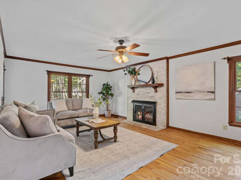 2716 Oldenway Drive, Charlotte, NC 28269.  MLS# CAR4433195, YatesRealty ID 57275. 