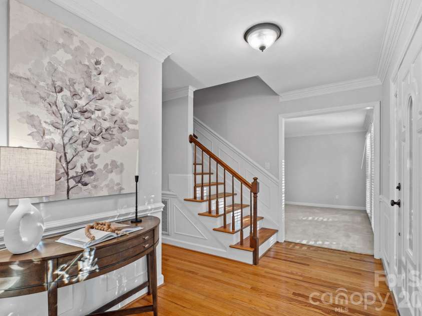 2716 Oldenway Drive, Charlotte, NC 28269.  MLS# CAR4433195, YatesRealty ID 57275. 