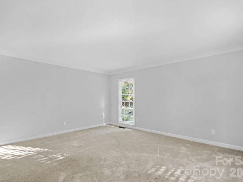 2716 Oldenway Drive, Charlotte, NC 28269.  MLS# CAR4433195, YatesRealty ID 57275. 