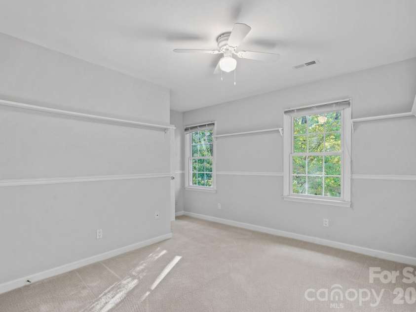 2716 Oldenway Drive, Charlotte, NC 28269.  MLS# CAR4433195, YatesRealty ID 57275. 