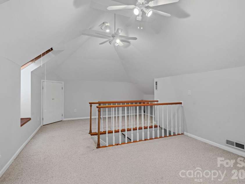 2716 Oldenway Drive, Charlotte, NC 28269.  MLS# CAR4433195, YatesRealty ID 57275. 