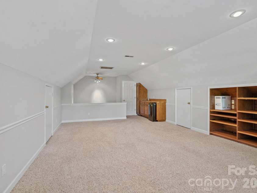 2716 Oldenway Drive, Charlotte, NC 28269.  MLS# CAR4433195, YatesRealty ID 57275. 