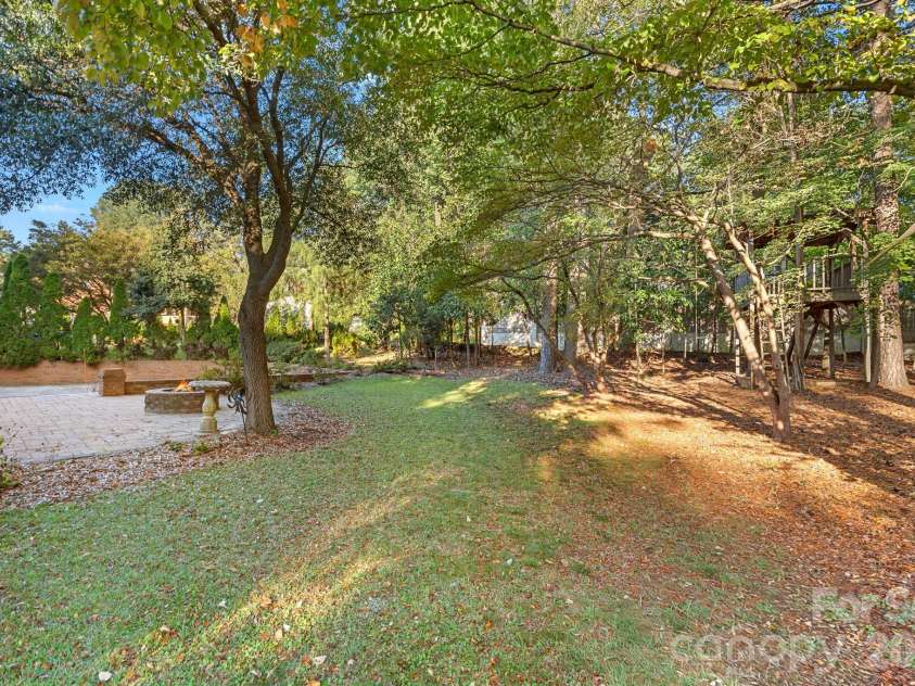 2716 Oldenway Drive, Charlotte, NC 28269.  MLS# CAR4433195, YatesRealty ID 57275. 