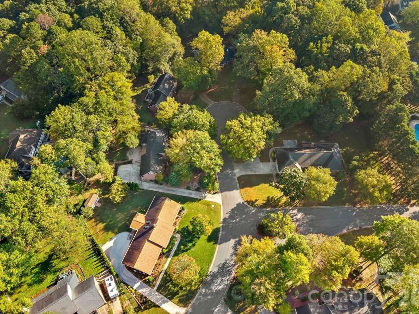 2716 Oldenway Drive, Charlotte, NC 28269.  MLS# CAR4433195, YatesRealty ID 57275. 