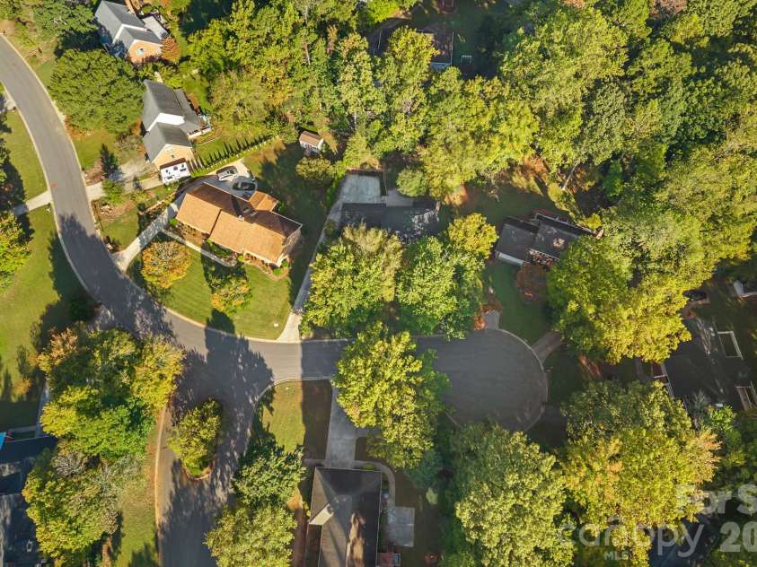 2716 Oldenway Drive, Charlotte, NC 28269.  MLS# CAR4433195, YatesRealty ID 57275. 