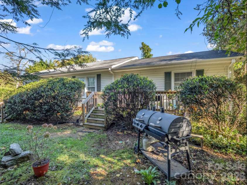 228 Stoney Mountain Road, Hendersonville, NC 28791.  MLS# CAR4434521, YatesRealty ID 57279. Front Yard