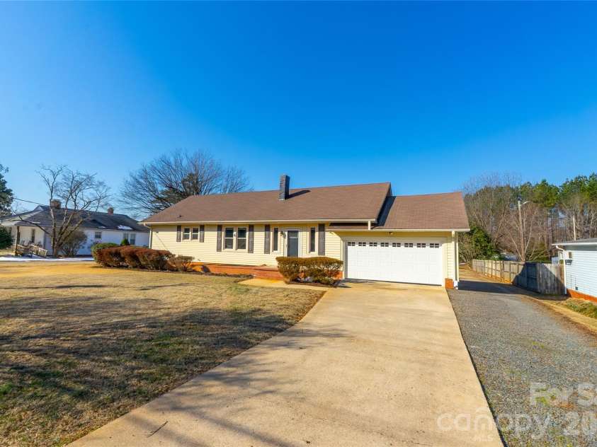 220 Dukeville Road, Salisbury, NC 28146.  MLS# CAR4343699, YatesRealty ID 5728. 