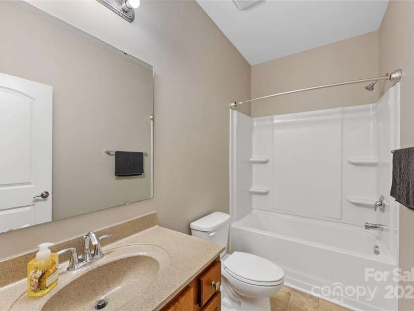 6615 Buck Horn Place, Waxhaw, NC 28173.  MLS# CAR4234328, YatesRealty ID 5728. Hall Bathroom