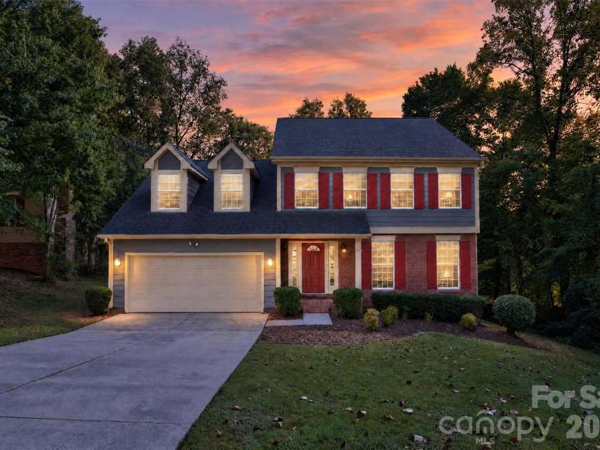12427 Woodside Falls Road, Pineville, NC 28134.  MLS# CAR4435585, YatesRealty ID 57280. 