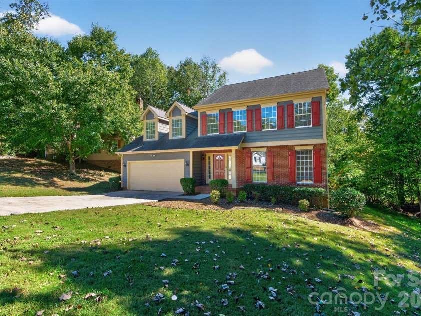 12427 Woodside Falls Road, Pineville, NC 28134.  MLS# CAR4435585, YatesRealty ID 57280. 