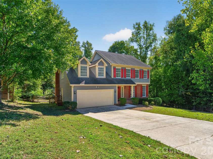 12427 Woodside Falls Road, Pineville, NC 28134.  MLS# CAR4435585, YatesRealty ID 57280. 