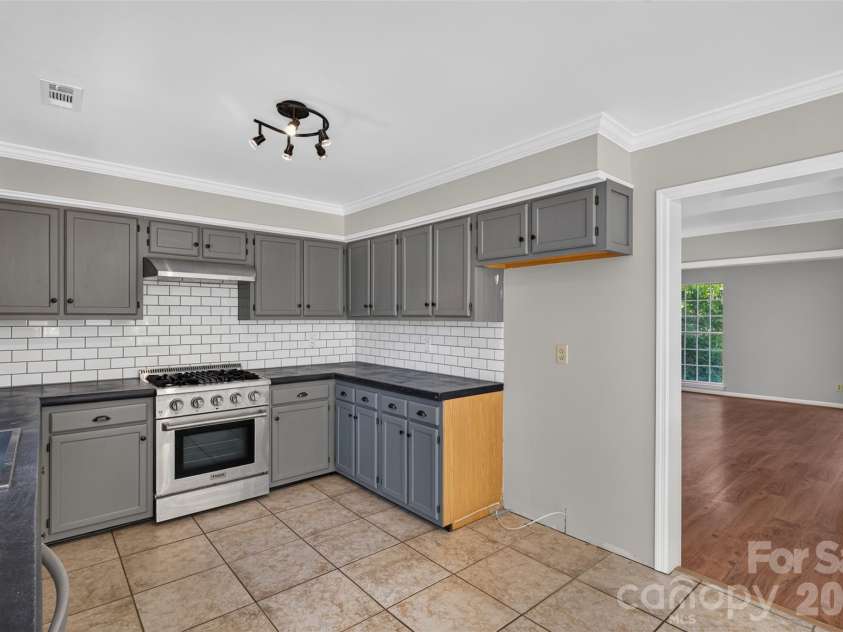 12427 Woodside Falls Road, Pineville, NC 28134.  MLS# CAR4435585, YatesRealty ID 57280. 