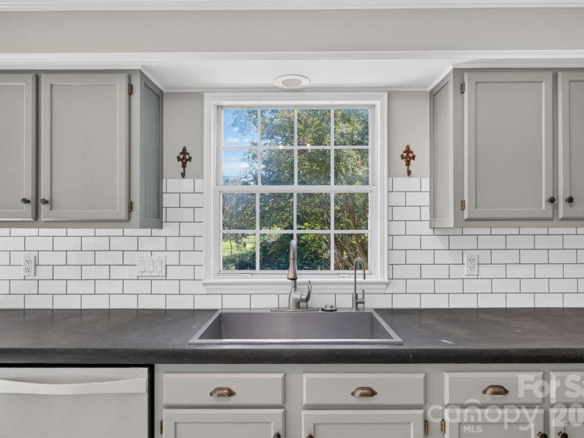 12427 Woodside Falls Road, Pineville, NC 28134.  MLS# CAR4435585, YatesRealty ID 57280. 