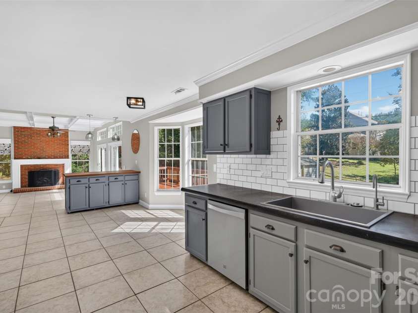 12427 Woodside Falls Road, Pineville, NC 28134.  MLS# CAR4435585, YatesRealty ID 57280. 