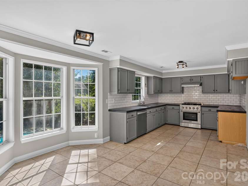 12427 Woodside Falls Road, Pineville, NC 28134.  MLS# CAR4435585, YatesRealty ID 57280. 