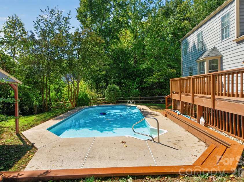 12427 Woodside Falls Road, Pineville, NC 28134.  MLS# CAR4435585, YatesRealty ID 57280. 