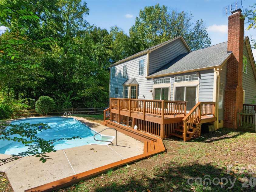 12427 Woodside Falls Road, Pineville, NC 28134.  MLS# CAR4435585, YatesRealty ID 57280. 