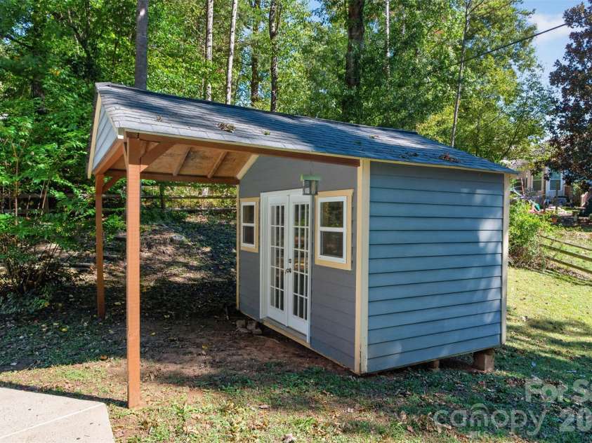 12427 Woodside Falls Road, Pineville, NC 28134.  MLS# CAR4435585, YatesRealty ID 57280. 