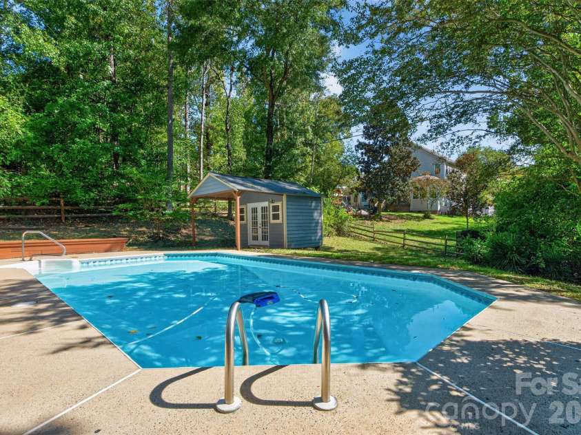 12427 Woodside Falls Road, Pineville, NC 28134.  MLS# CAR4435585, YatesRealty ID 57280. Gorgeous Pool