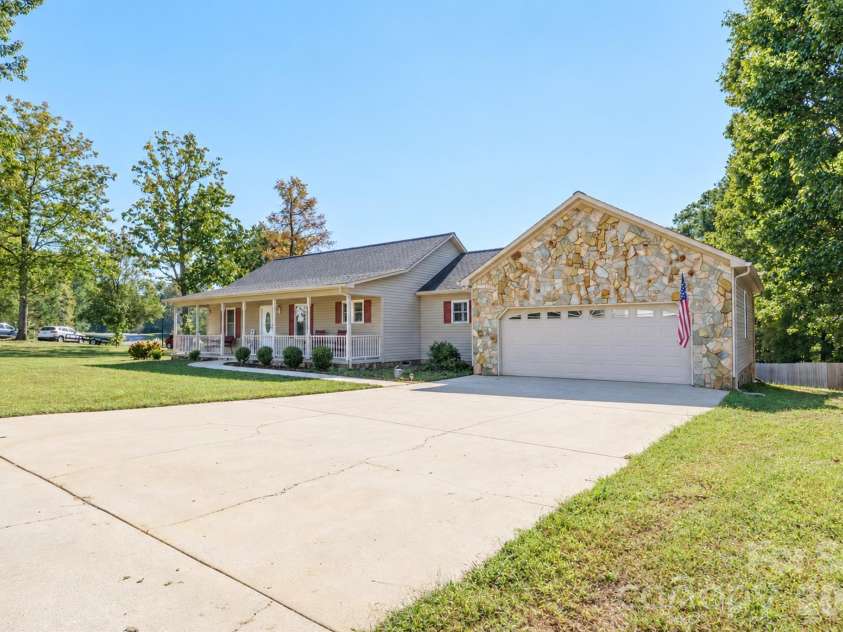 1459 Angela Court, Lincolnton, NC 28092.  MLS# CAR4434587, YatesRealty ID 57282. 