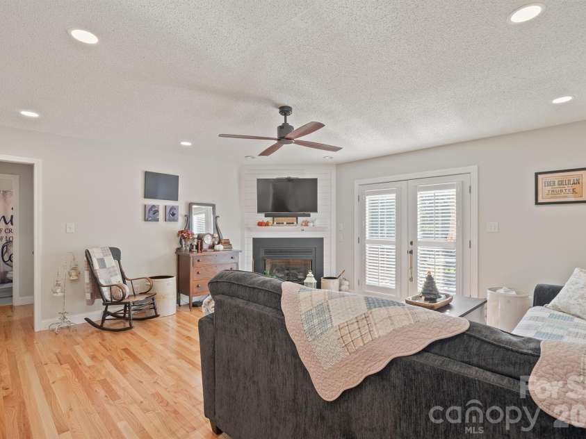 1459 Angela Court, Lincolnton, NC 28092.  MLS# CAR4434587, YatesRealty ID 57282. 