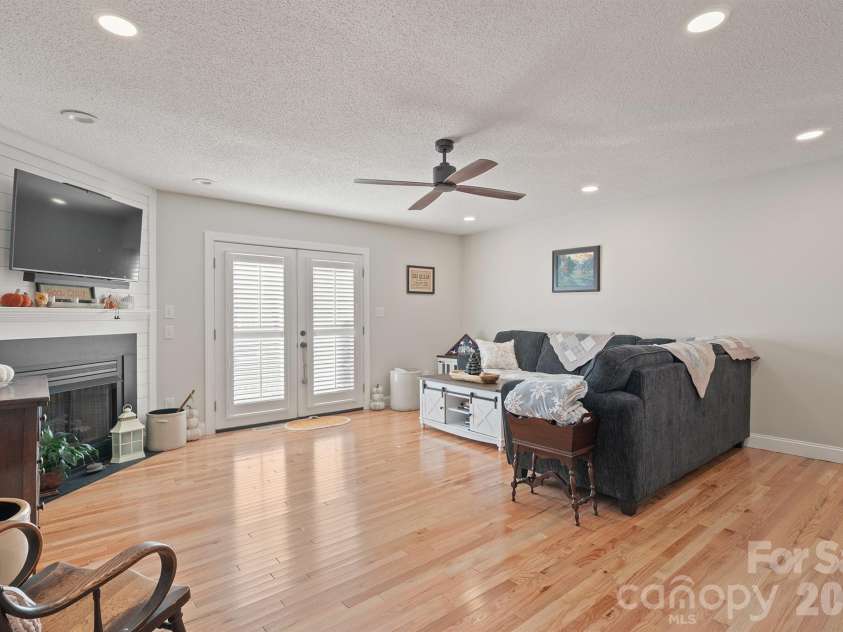 1459 Angela Court, Lincolnton, NC 28092.  MLS# CAR4434587, YatesRealty ID 57282. 