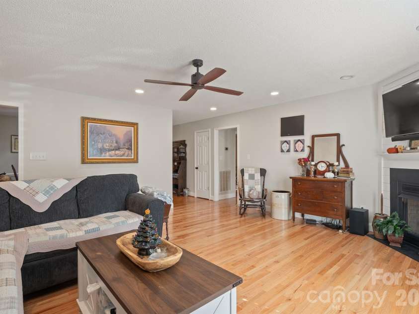 1459 Angela Court, Lincolnton, NC 28092.  MLS# CAR4434587, YatesRealty ID 57282. 