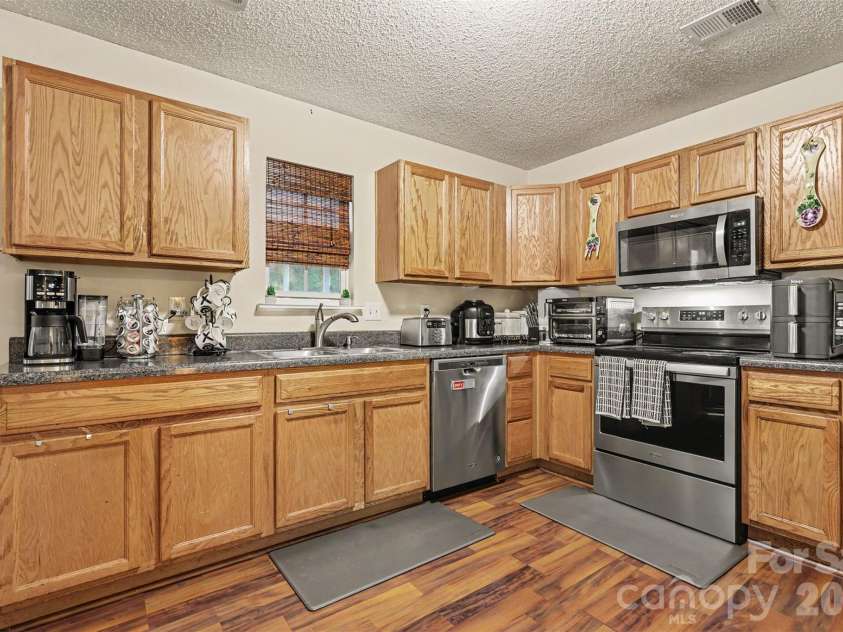 669 Lynville Lane, Rock Hill, SC 29730.  MLS# CAR4433683, YatesRealty ID 57284. 