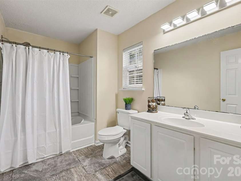 669 Lynville Lane, Rock Hill, SC 29730.  MLS# CAR4433683, YatesRealty ID 57284. 