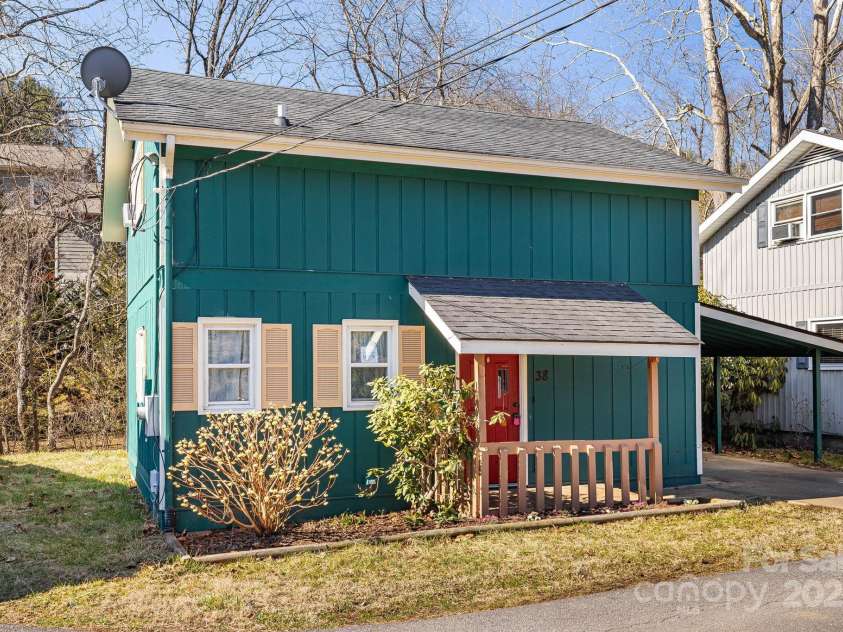 38 Westbrook Circle, Clyde, NC 28721.  MLS# CAR4233988, YatesRealty ID 5729. 