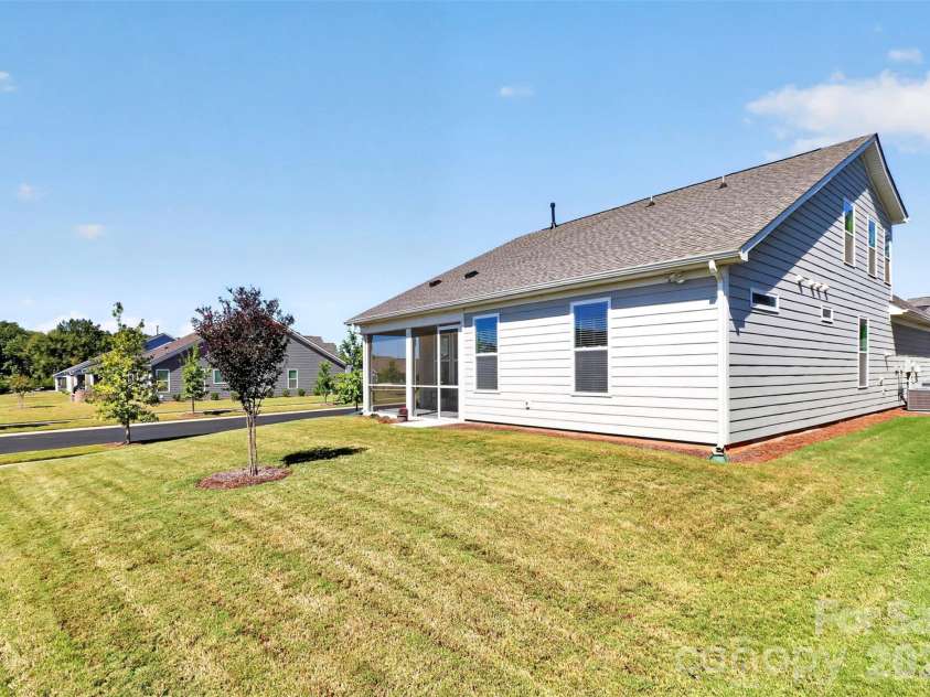 4404 Moxie Way, Charlotte, NC 28215.  MLS# CAR4435319, YatesRealty ID 57290. 