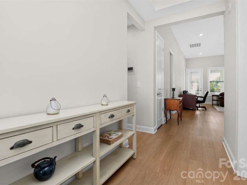 4404 Moxie Way, Charlotte, NC 28215.  MLS# CAR4435319, YatesRealty ID 57290. 