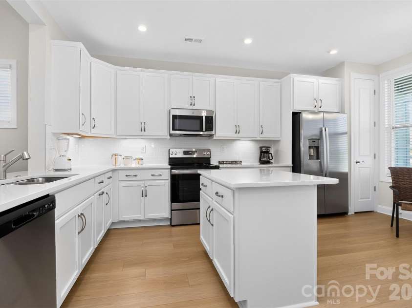4404 Moxie Way, Charlotte, NC 28215.  MLS# CAR4435319, YatesRealty ID 57290. 
