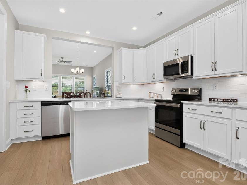 4404 Moxie Way, Charlotte, NC 28215.  MLS# CAR4435319, YatesRealty ID 57290. 