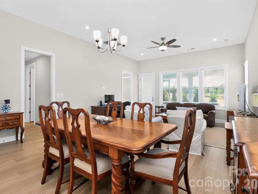 4404 Moxie Way, Charlotte, NC 28215.  MLS# CAR4435319, YatesRealty ID 57290. 