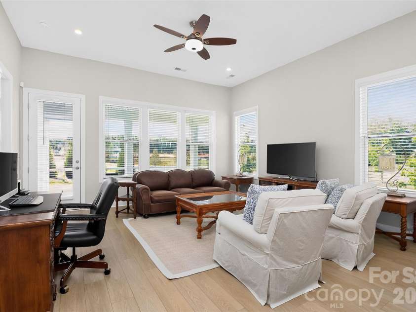 4404 Moxie Way, Charlotte, NC 28215.  MLS# CAR4435319, YatesRealty ID 57290. 