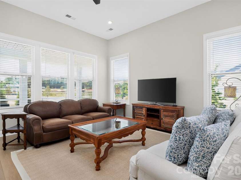 4404 Moxie Way, Charlotte, NC 28215.  MLS# CAR4435319, YatesRealty ID 57290. 