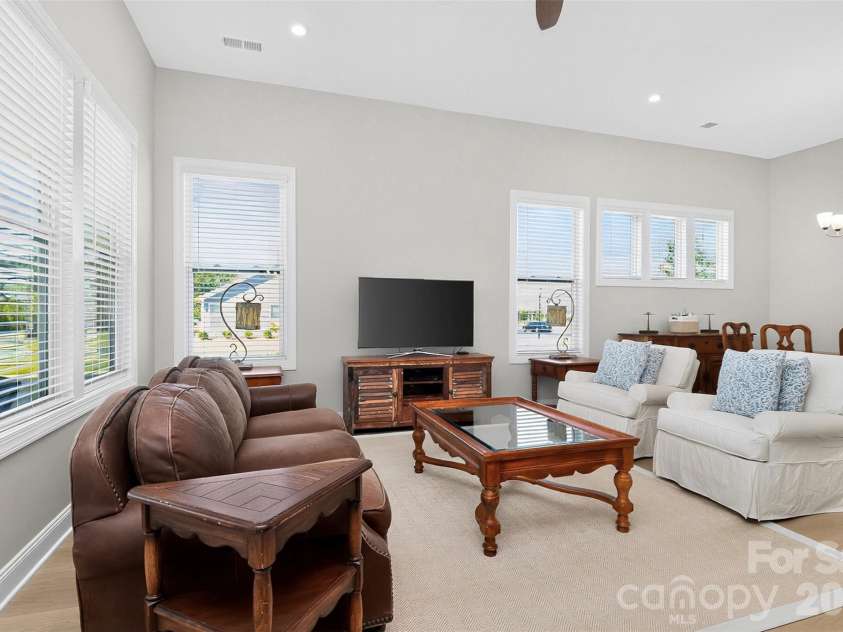4404 Moxie Way, Charlotte, NC 28215.  MLS# CAR4435319, YatesRealty ID 57290. 