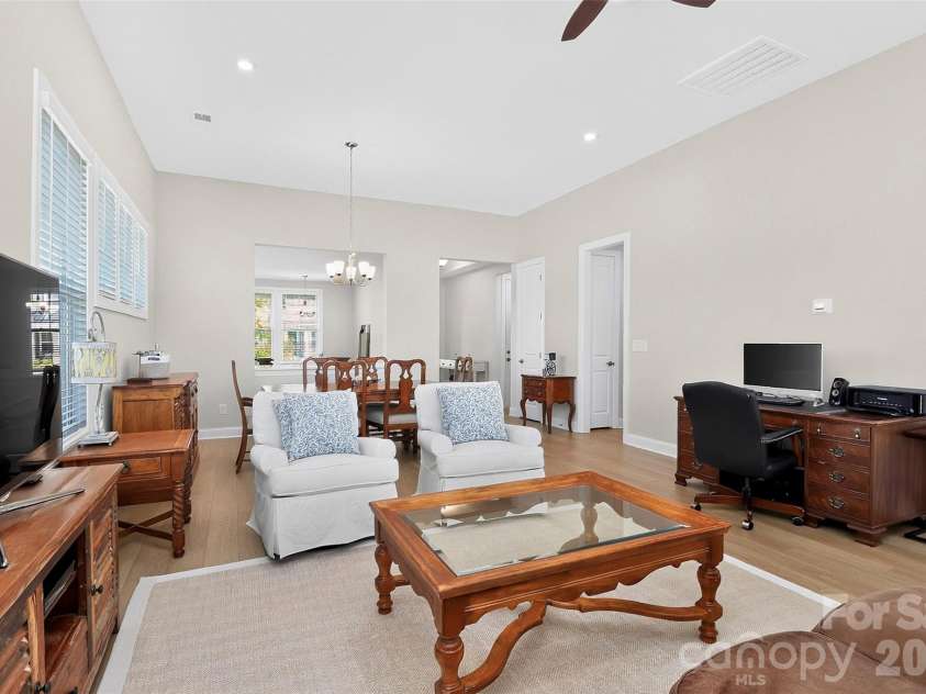 4404 Moxie Way, Charlotte, NC 28215.  MLS# CAR4435319, YatesRealty ID 57290. 