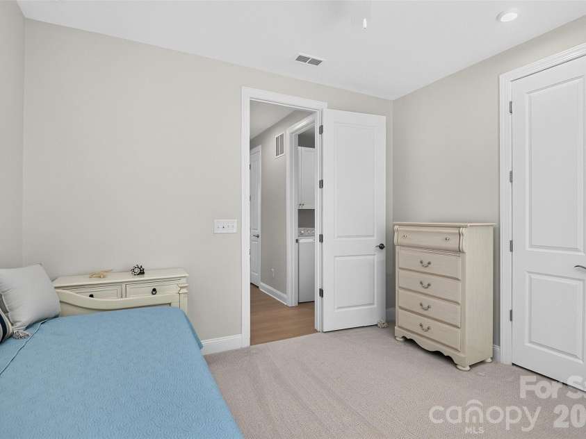 4404 Moxie Way, Charlotte, NC 28215.  MLS# CAR4435319, YatesRealty ID 57290. 