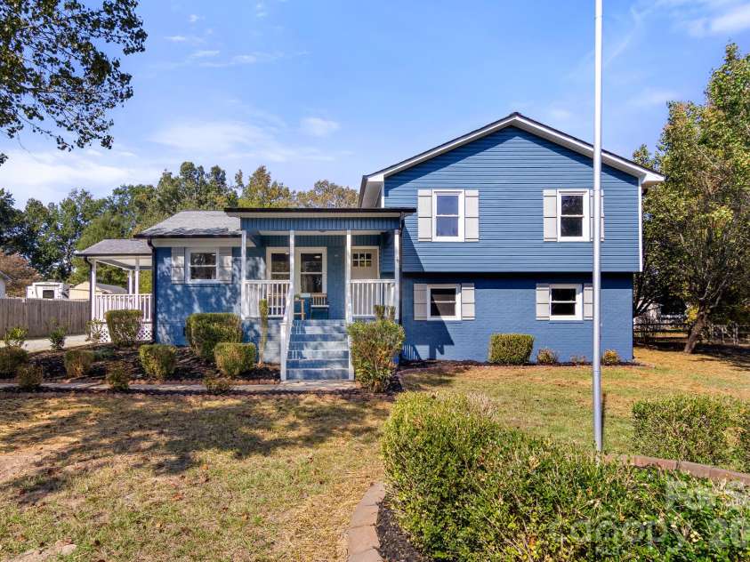 309 Catawba Circle, Matthews, NC 28104.  MLS# CAR4426793, YatesRealty ID 57294. 