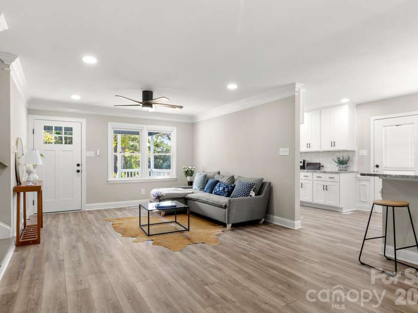 309 Catawba Circle, Matthews, NC 28104.  MLS# CAR4426793, YatesRealty ID 57294. 