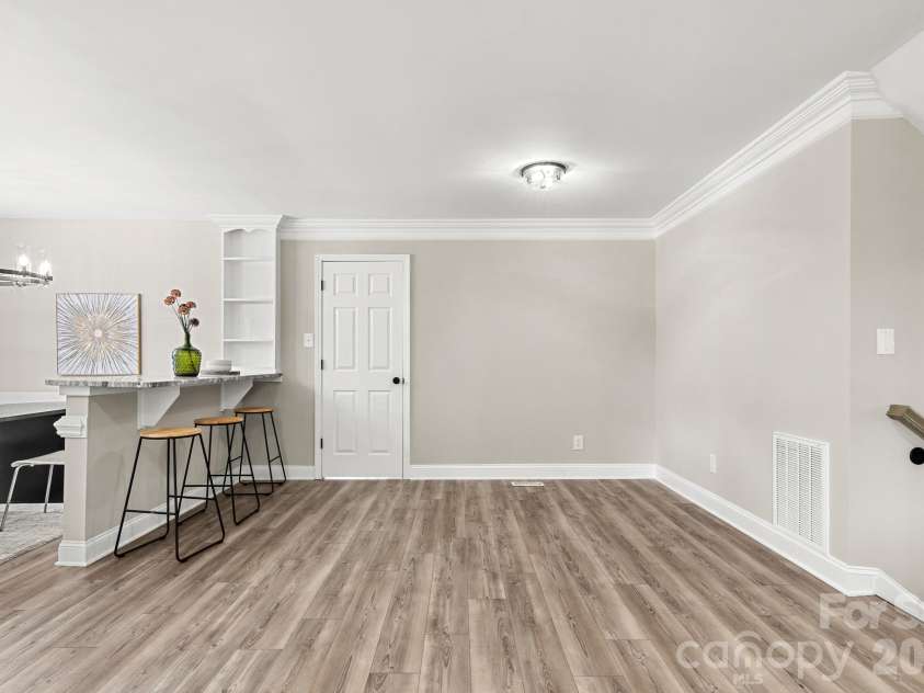 309 Catawba Circle, Matthews, NC 28104.  MLS# CAR4426793, YatesRealty ID 57294. 