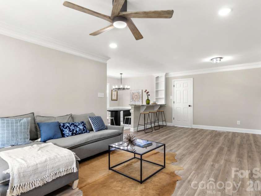 309 Catawba Circle, Matthews, NC 28104.  MLS# CAR4426793, YatesRealty ID 57294. 