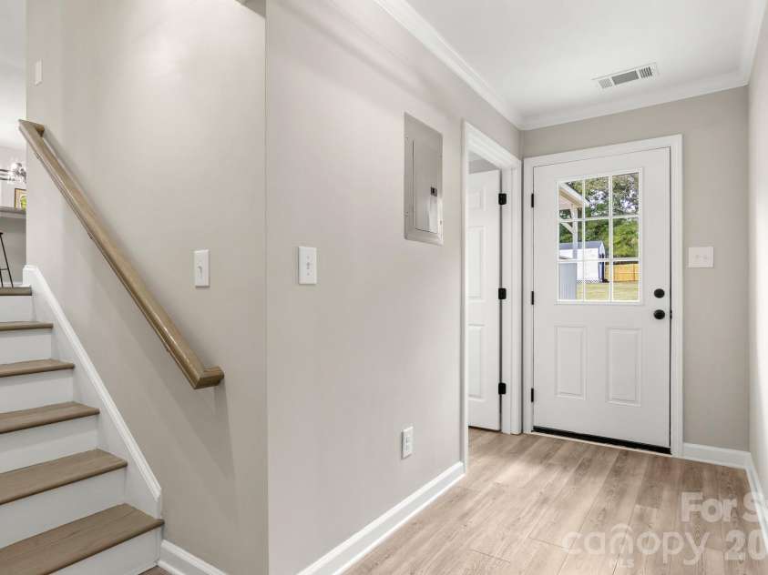 309 Catawba Circle, Matthews, NC 28104.  MLS# CAR4426793, YatesRealty ID 57294. 