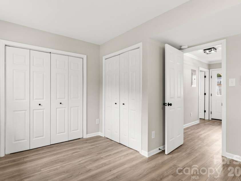 309 Catawba Circle, Matthews, NC 28104.  MLS# CAR4426793, YatesRealty ID 57294. 