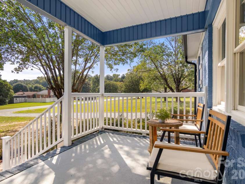 309 Catawba Circle, Matthews, NC 28104.  MLS# CAR4426793, YatesRealty ID 57294. 