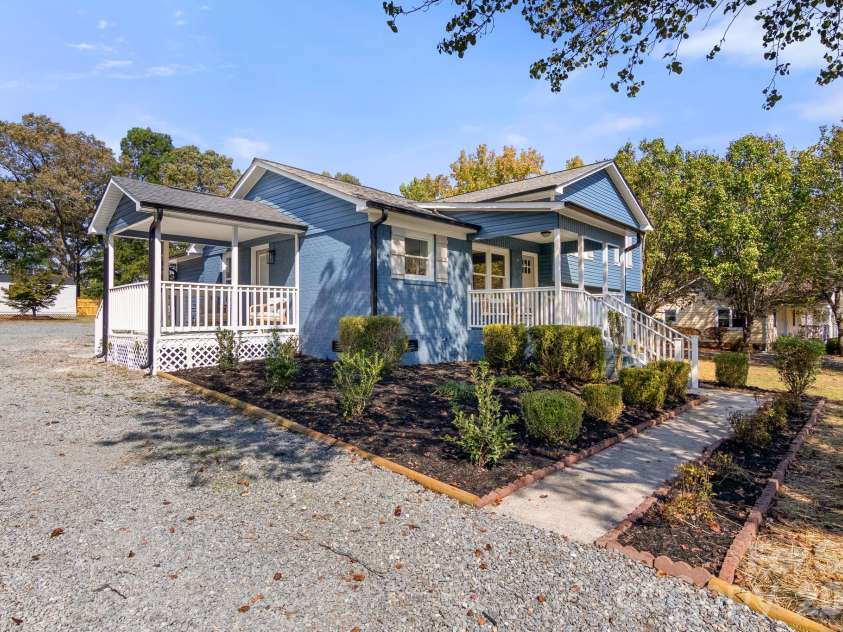 309 Catawba Circle, Matthews, NC 28104.  MLS# CAR4426793, YatesRealty ID 57294. 